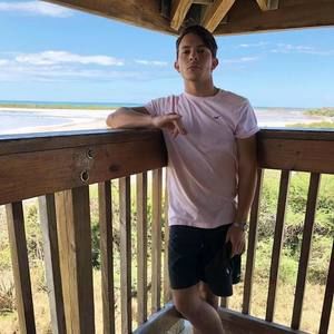 Meet your Posher, Luis